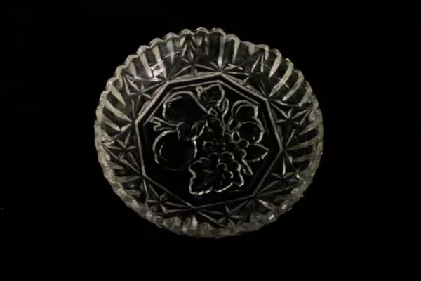 Lot of 2 Vintage Clear Cut Glass Saw Tooth Rim Fruit Design Serving Dish Bowls