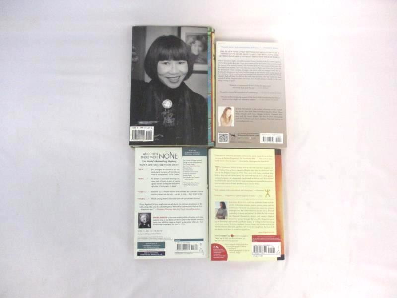 Lot of 4 Novels Female Authors Mystery The Poisonwood Bible Lone Wolf Fiction