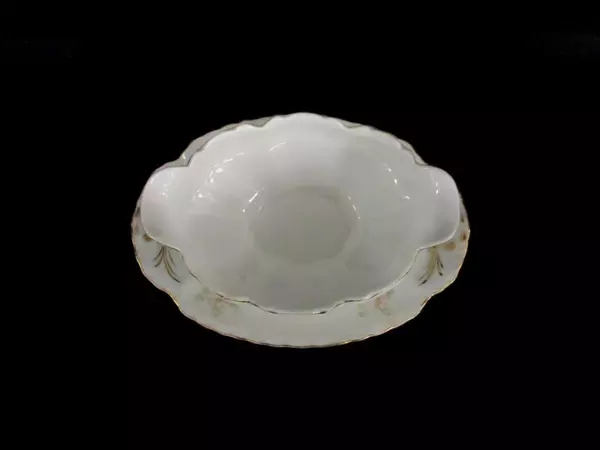 T.K.Thun Gravy Boat And Tray Bohemia Czechoslovakia THU 172