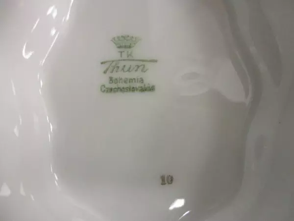 T.K.Thun Gravy Boat And Tray Bohemia Czechoslovakia THU 172