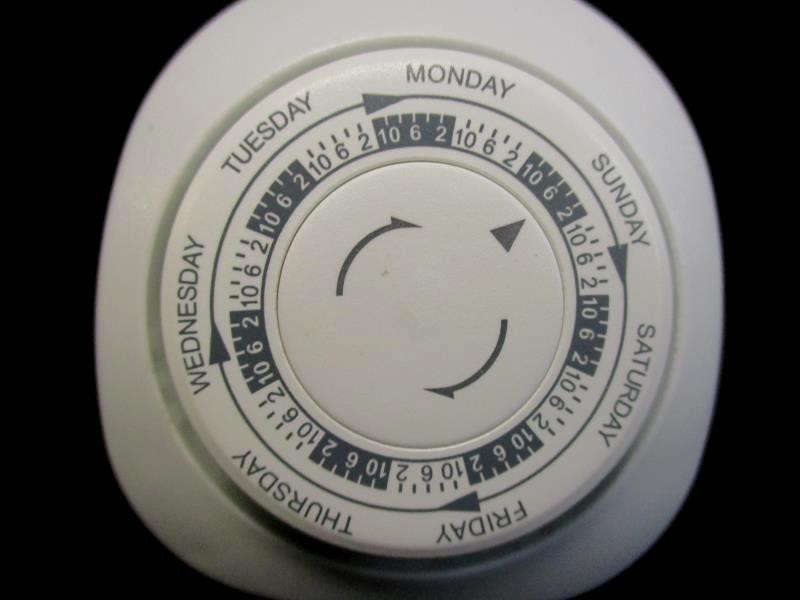 GE Security Timer 15151 Indoor Automatic Light Plug In 125V 60Hz White