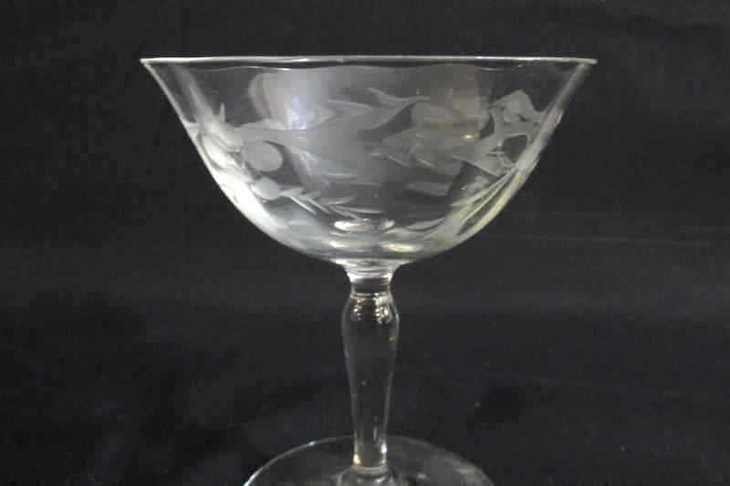 Lot of 4 Vintage Sherbet Wine Cocktail Glasses Clear Glass Floral Pattern 5 Inch