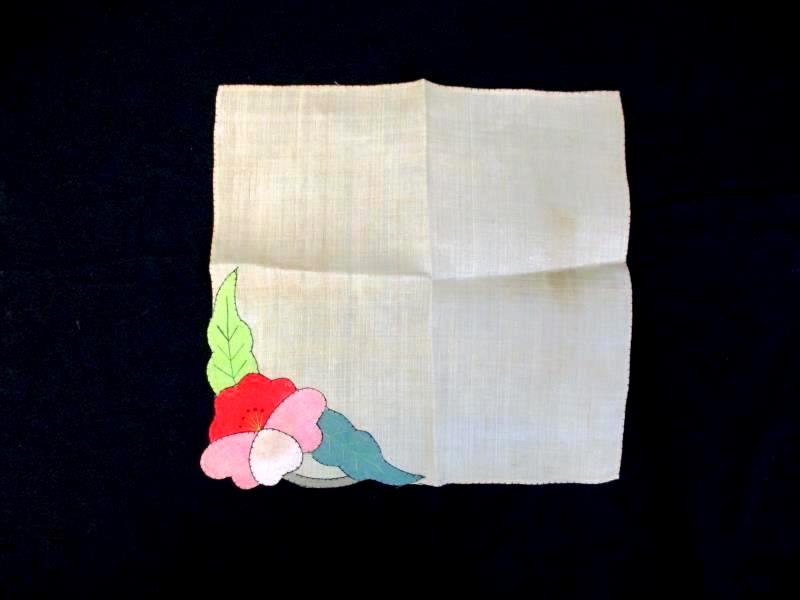Lot of 8 Vintage Place Mats And Napkins Floral Design White Tan