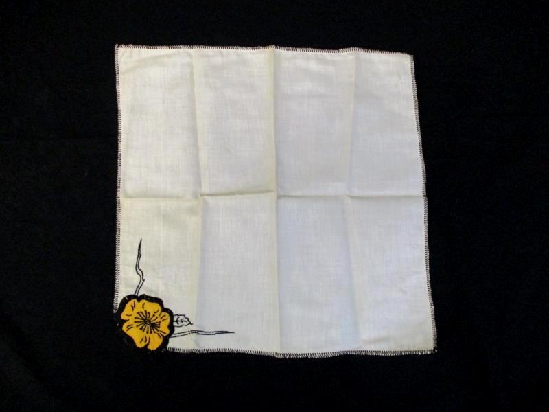 Lot of 8 Vintage Place Mats And Napkins Floral Design White Tan