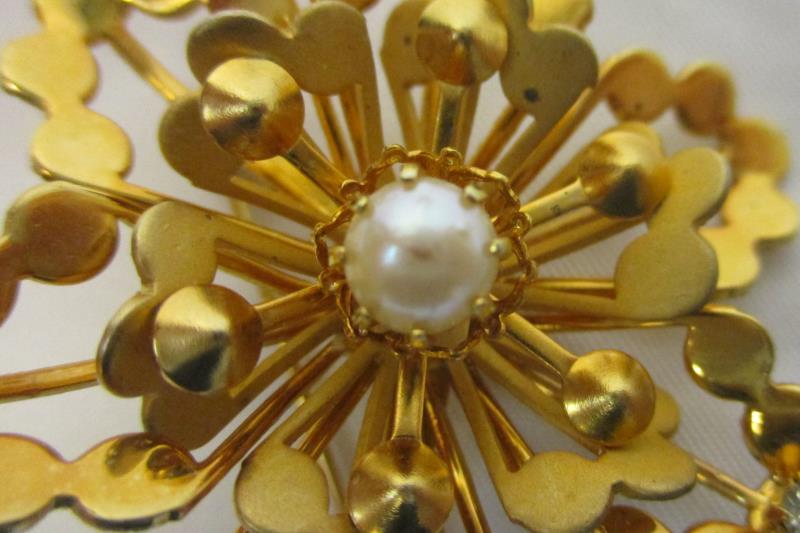 Vintage Gold Tone Floral Brooch And Matching Clip On Earrings Faux Pearl