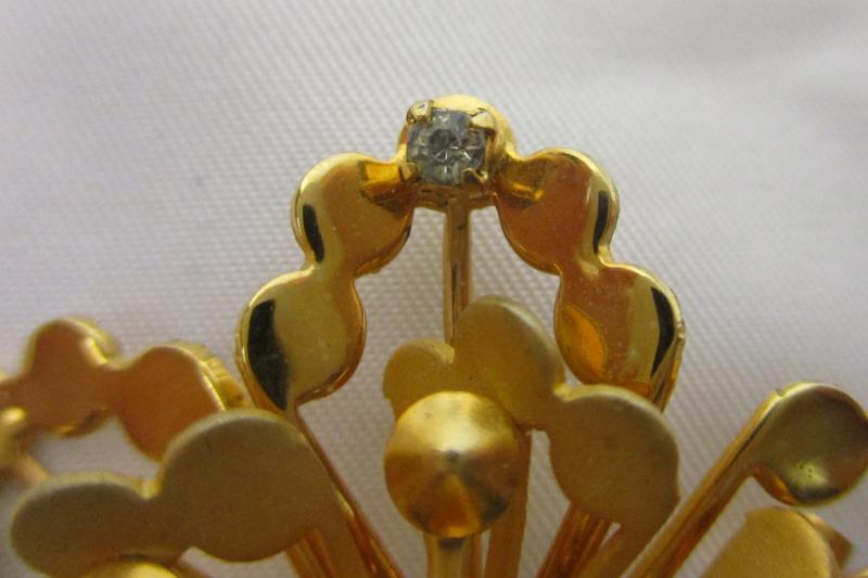 Vintage Gold Tone Floral Brooch And Matching Clip On Earrings Faux Pearl