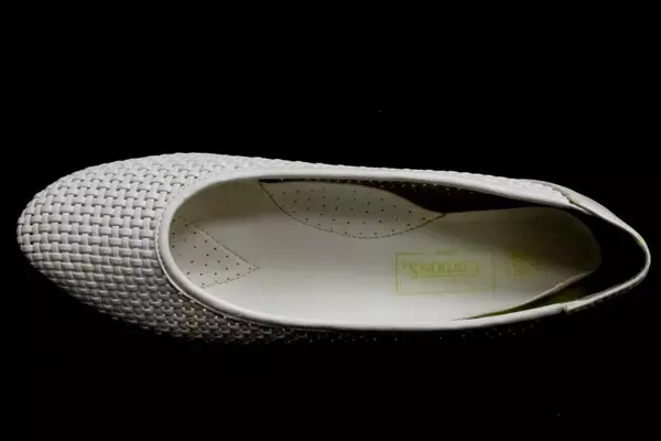 Vintage Basic Edition Dress White Woven Block Kitten Heels Women's Size 8.5W