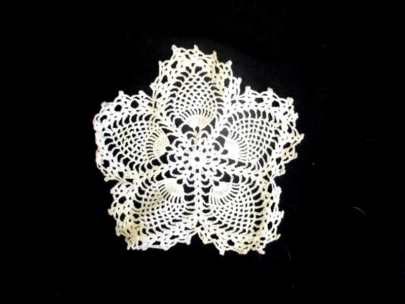 Vintage Small Table Cloth Runner With 2 Handmade Dollies Crochet Beige