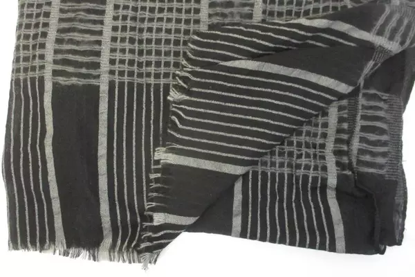 Mossimo Afgan Scarf Gray Black Chunky Plaid Knit One Size Fringe Edges