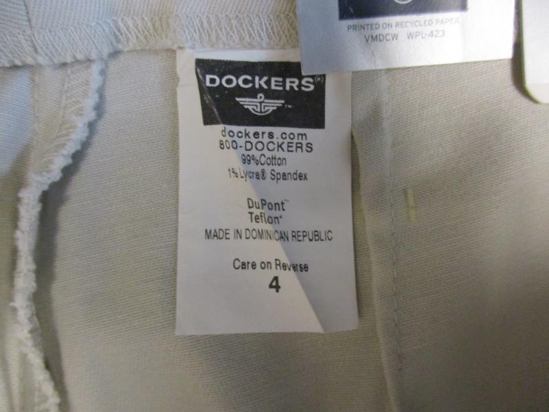 Dockers Stain Defender Stretch Capri Khaki Flat Front Women's Size 4