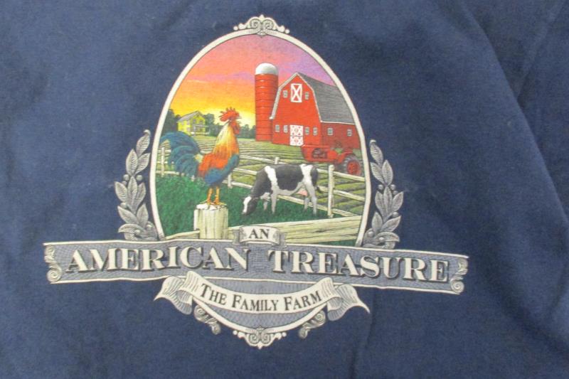 Gildan Graphic T Shirt An American Treasure Family Farm Navy Blue Men's Size S