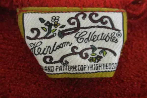Heirloom Collectibles Red Soft Long Sleeve Top Round Neckline Women's Size Large