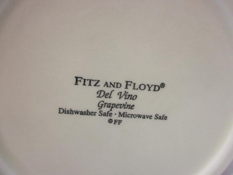 Set of 2 Fitz and Floyd Del Vino Grapevine Coffee Cups Mugs Pedestal Handle