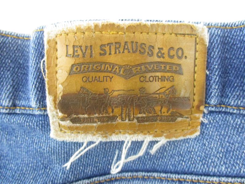 Levi's Action Denim Jeans Pockets Distressed Men's Size 40W x 22L Cropped