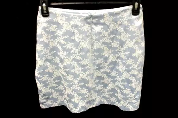 Soda Blu Mini Skirt Blue Satin White Floral Straight Zip Closure Size Medium