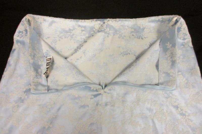 Soda Blu Mini Skirt Blue Satin White Floral Straight Zip Closure Size Medium