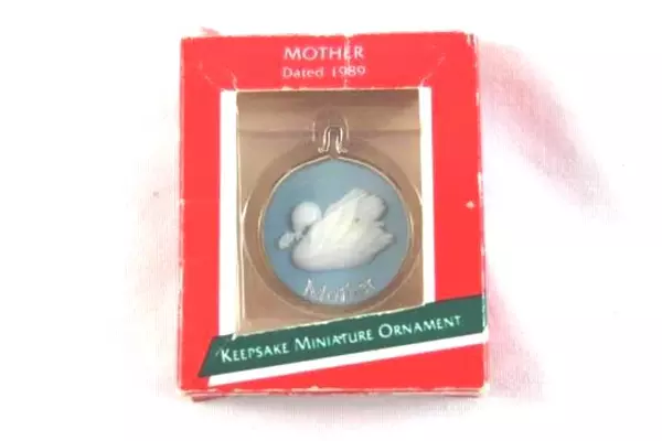 1989 Hallmark Keepsake Mini MOTHER with SWAN Design Miniature Ornament QXM564-5