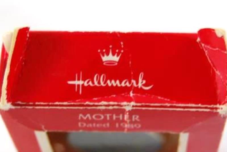 1989 Hallmark Keepsake Mini MOTHER with SWAN Design Miniature Ornament QXM564-5