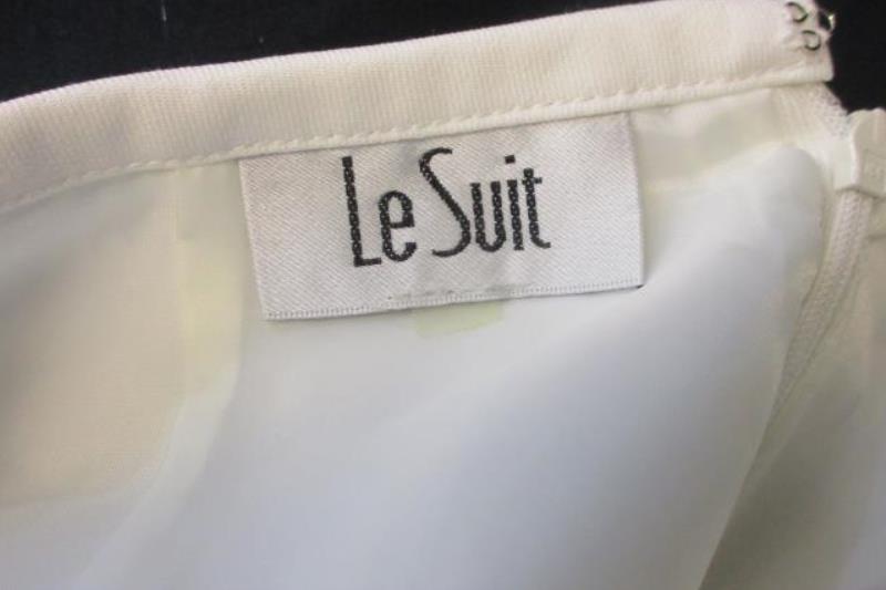 Le Suit Women's Skirt Straight White Pleated Front See Measurements