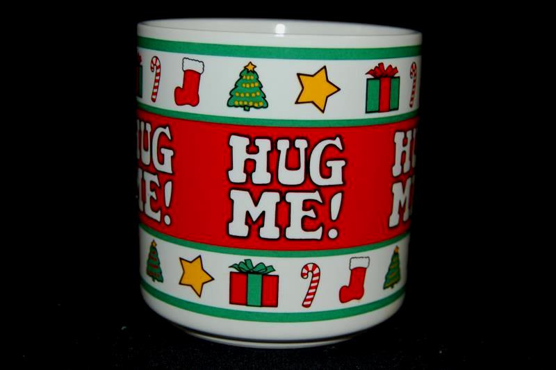 Vintage Papel Coffee Mug Cup Hug Me Giifts Christmas Red White Green
