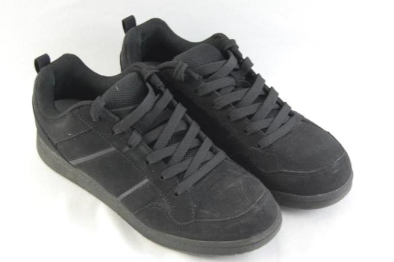 Cross Trekkers Black Lace Up Sneakers Men's Size 8 Round Toe Black