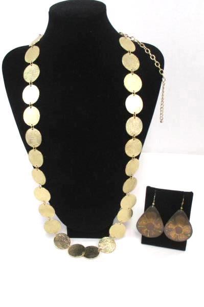 39" Necklace & Earrings Gold Tone Medallion Large Tear Shaped Floral