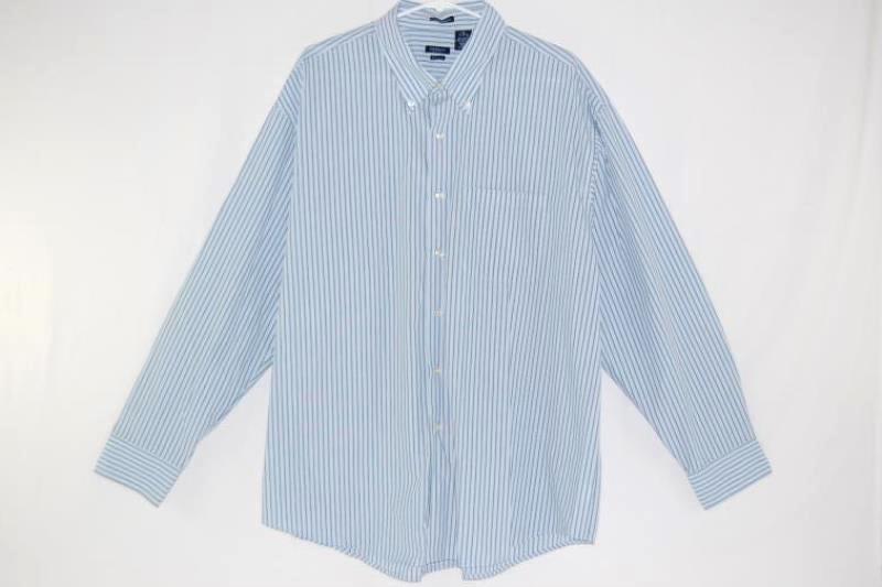 Van Heusen Striped Button Down Shirt Men's Size XL Casual No Iron Long Sleeve
