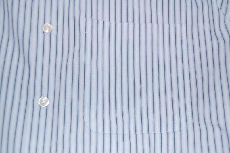 Van Heusen Striped Button Down Shirt Men's Size XL Casual No Iron Long Sleeve