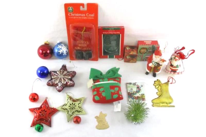 Lot Of 17 Assorted Christmas Tree Ornaments Stars Balls and More