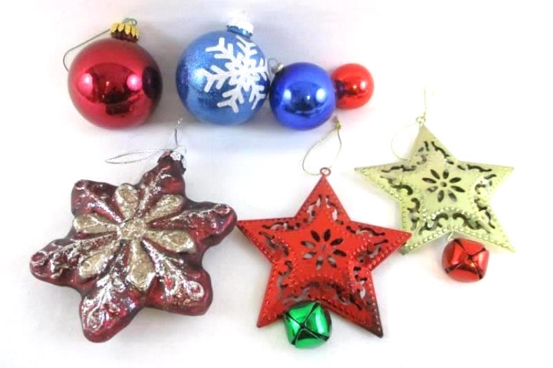 Lot Of 17 Assorted Christmas Tree Ornaments Stars Balls and More