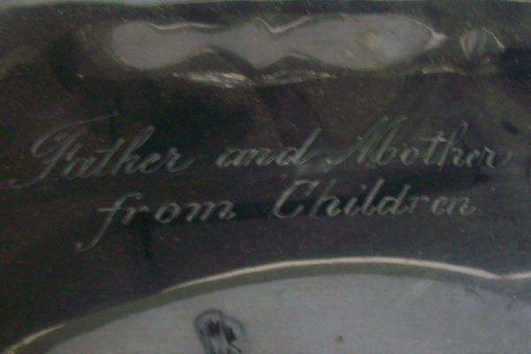 Atq. Reed & Barton Large Metal Fruit Dish Silver Plate Father Mother Children