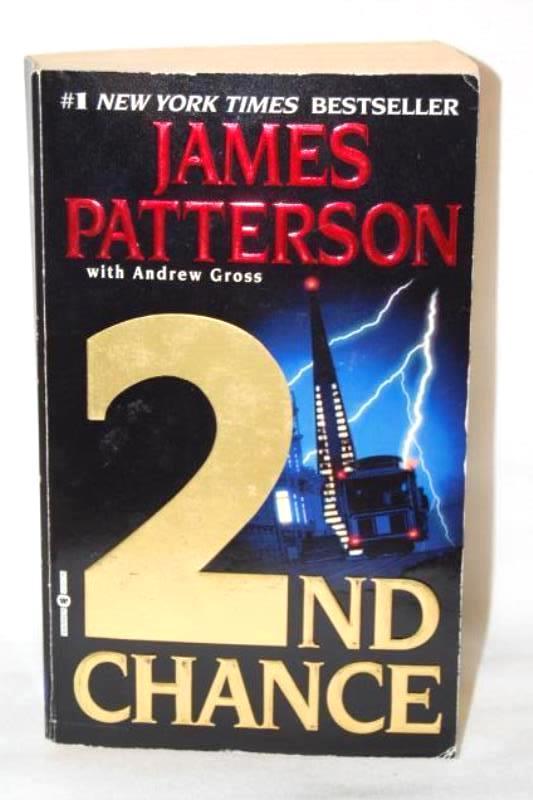 Lot of 2 James Patterson Paperback Novels 1st To Die 2nd Chance Warner
