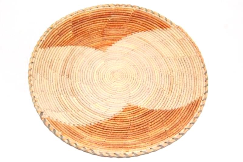 Vintage Hand Woven Serving Plate Basket 2 Toned Tan 12.75 In Diameter