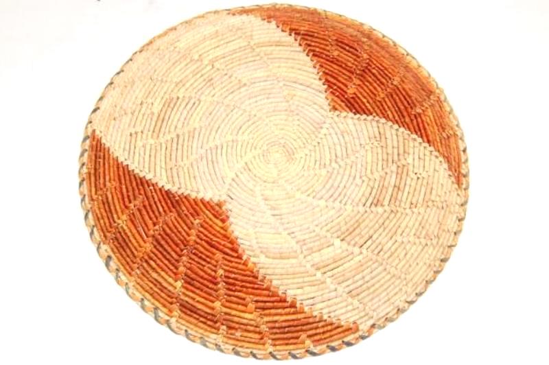 Vintage Hand Woven Serving Plate Basket 2 Toned Tan 12.75 In Diameter