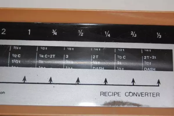 Vintage Recipe Converter Plastic Turning Knob Brown Plastic Cup Tablespoon