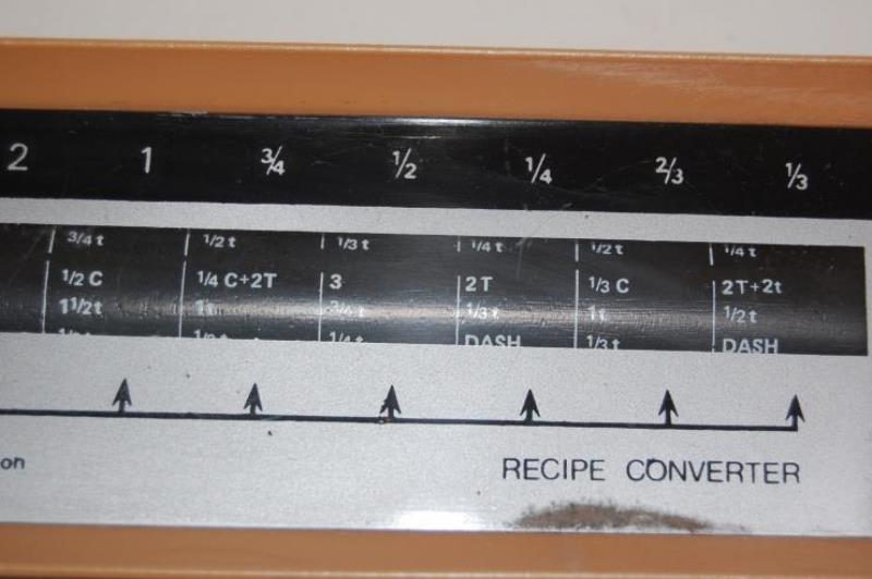 Vintage Recipe Converter Plastic Turning Knob Brown Plastic Cup Tablespoon