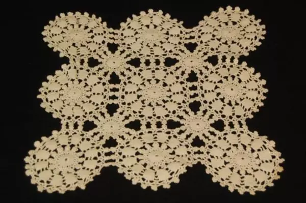 Lot of 4 Crochet Knit Doilies White Ruffle Scalloped Edges Floral Elegant