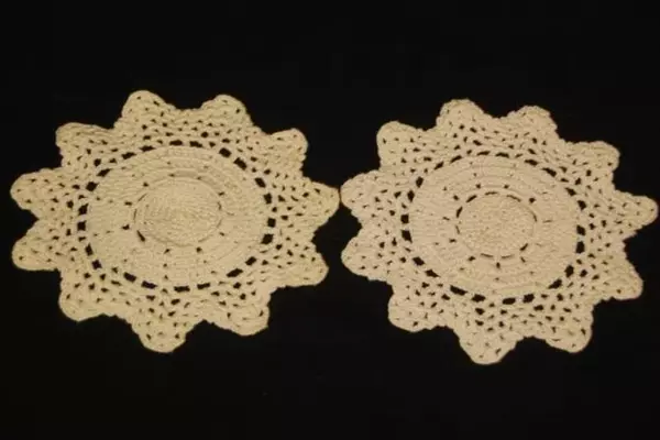 Lot of 4 Crochet Knit Doilies White Ruffle Scalloped Edges Floral Elegant