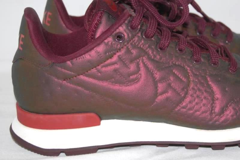 Nike International JCRD WNTR Sneakers Metallic Mahogany 859544-900 Womens Size 7