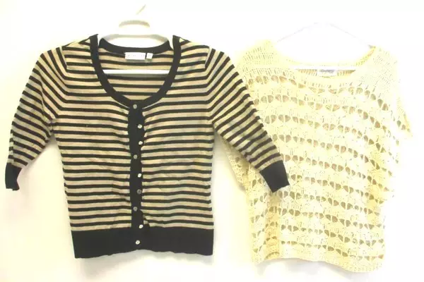 Lot of 2 Sweater Cardigan Women's Size Medium Boutique XXI Versona Accessories