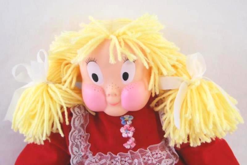 Vintage The Praise Doll 1983 Yellow Yarn Hair Cloth Red Dress Sings Jesus Glad