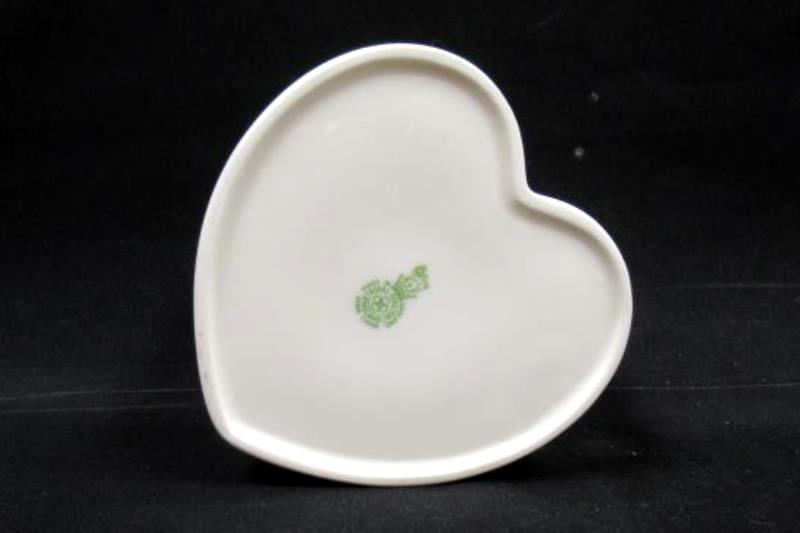 Royal Doulton Heart Trinket Box Bone China Ambassador England Beige Gold Toned