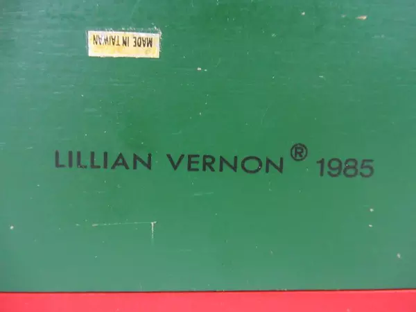 Vintage 1985 Lillian Vernon Santa Christmas Card Holder Book Wall Shelf
