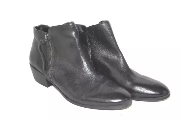 Yellow Box Leather Ankle Booties Women's Size 8.5 Black Zip Closure