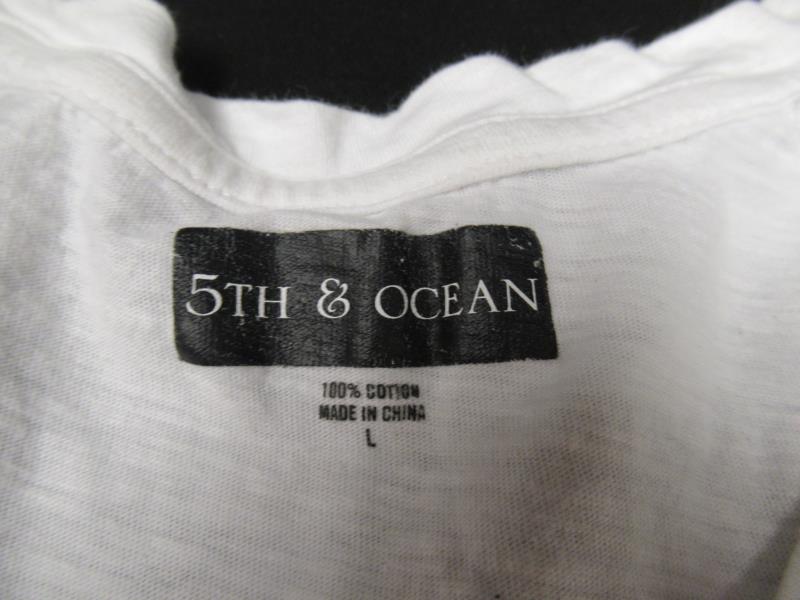 5th And Ocean Women's Size Large V Neck Graphic Tee Beavers Oregon State