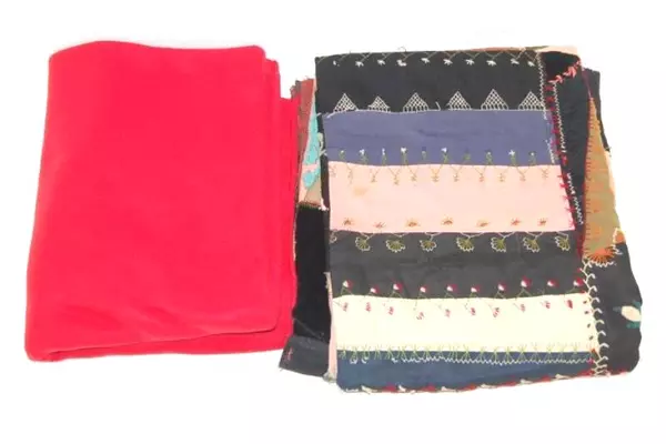 Lot of 2 Large Fabric Pieces Crafting Quilt Fleece Red Black Flowers DIY