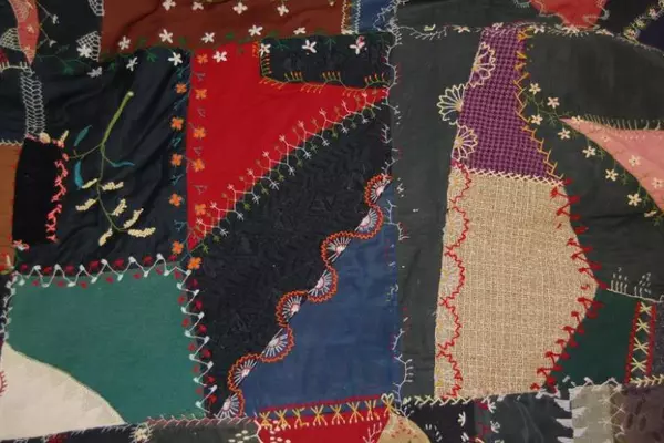 Lot of 2 Large Fabric Pieces Crafting Quilt Fleece Red Black Flowers DIY