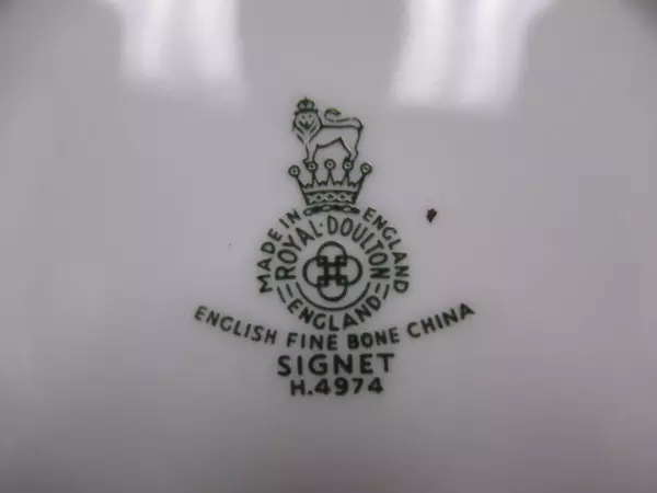 2 Royal Doulton Fine English Bone China Cup Saucer Sets Signet Pattern M4974
