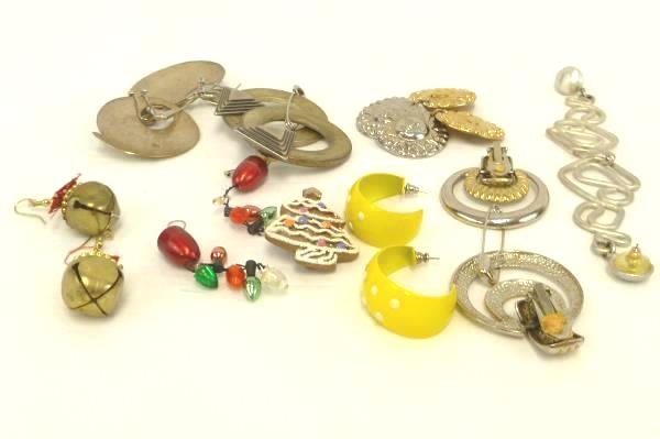 Lot of 8 COSTUME EARRINGS Mixed Jewelry Silver Gold Tone Gaudy Chunky 90's