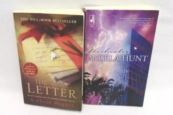 Lot of 4 Paperback Novels Nora Roberts Delia Parr Kathryn Hughes Angela Hunt
